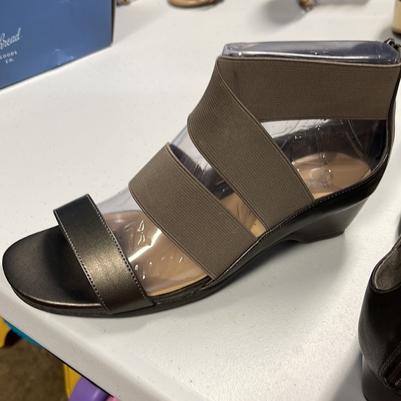 Bella Vita Pewter Paloma II stretch Sandals with zippered back - Picture 3 of 4